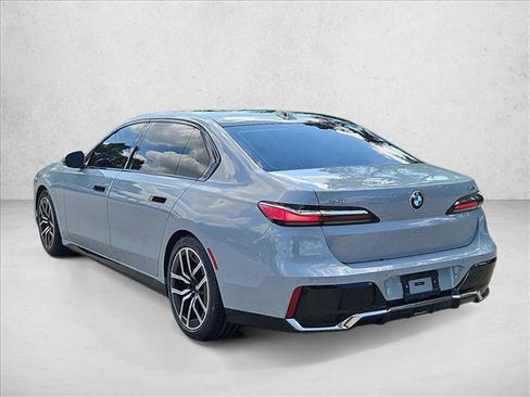 Used 2024 BMW 740i xDrive image 8