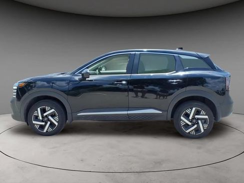 Used 2025 Nissan Kicks SV FWD image 2