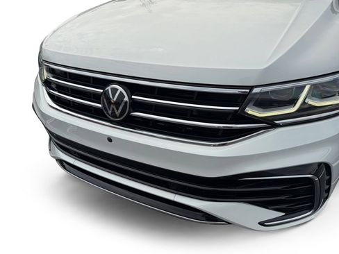 Used 2023 Volkswagen Tiguan SEL R-Line AWD/4WD image 32