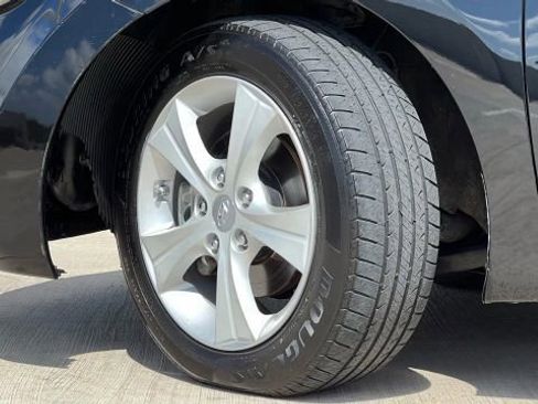 Used 2013 Hyundai Elantra image 40