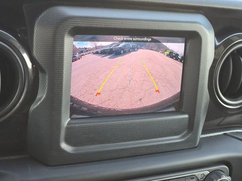 Used 2021 Jeep Wrangler Unlimited Sport image 9