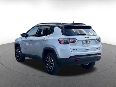 Used 2025 Jeep Compass Trailhawk AWD/4WD image 10