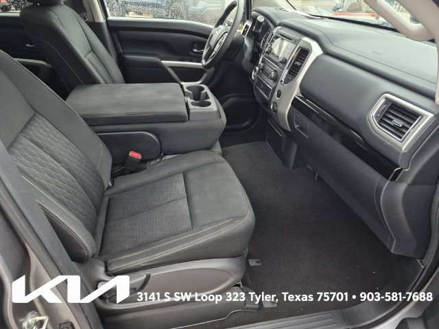 Used 2017 Nissan Titan SV RWD image 9