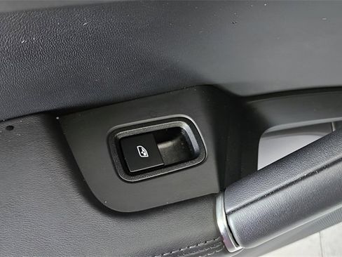 Used 2023 Porsche Cayenne image 19