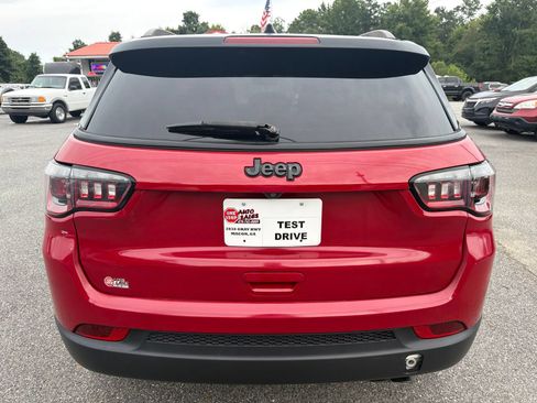 Used 2019 Jeep Compass Latitude FWD image 5