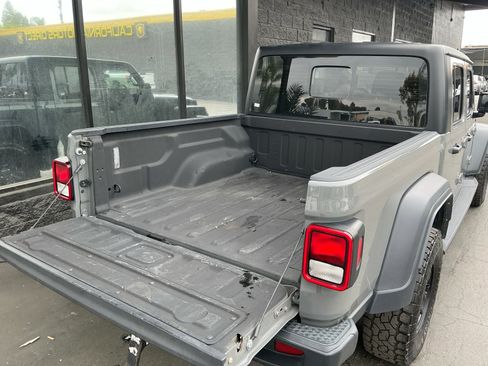 Used 2022 Jeep Gladiator Sport AWD/4WD image 23