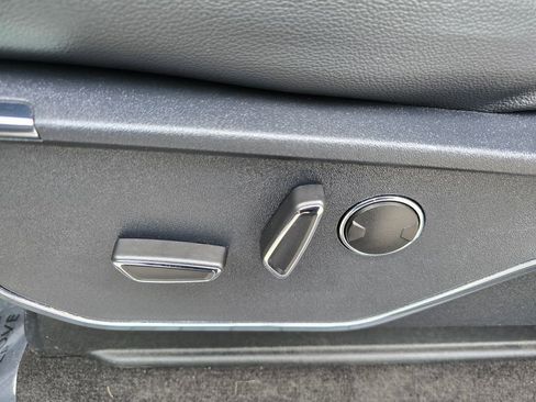 Used 2022 Ford F150 Lightning Lariat image 22