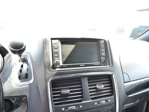 Used 2019 Dodge Grand Caravan SXT FWD image 13