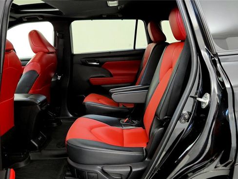 Used 2023 Toyota Highlander XSE image 21
