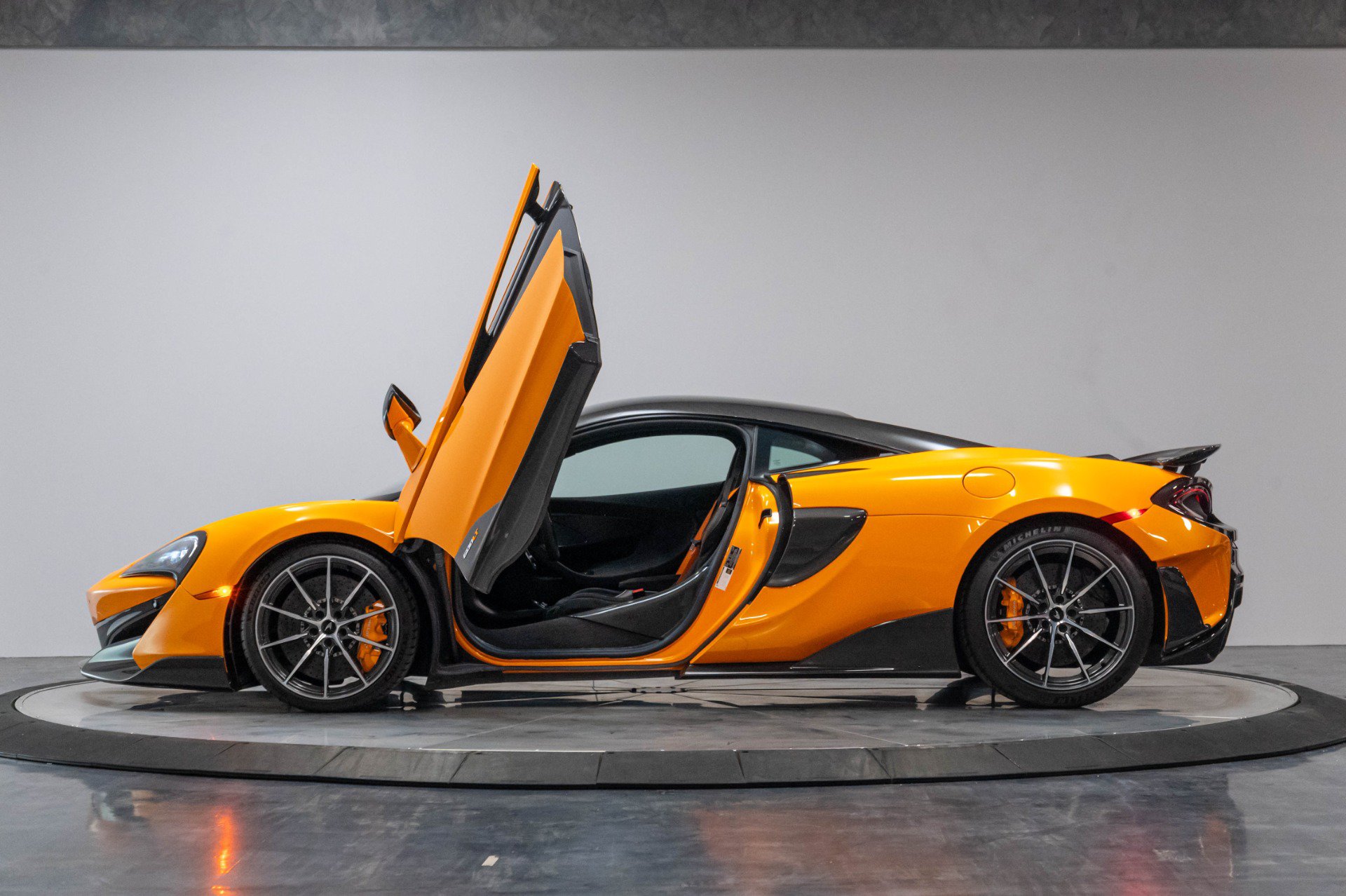 Used 2019 McLaren 600LT RWD image 31