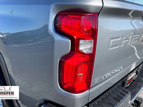 Used 2024 Chevrolet Silverado 2500 LTZ w/ LTZ Convenience Package image 30