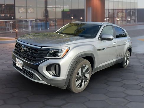 Used 2025 Volkswagen Atlas Cross Sport SE image 1
