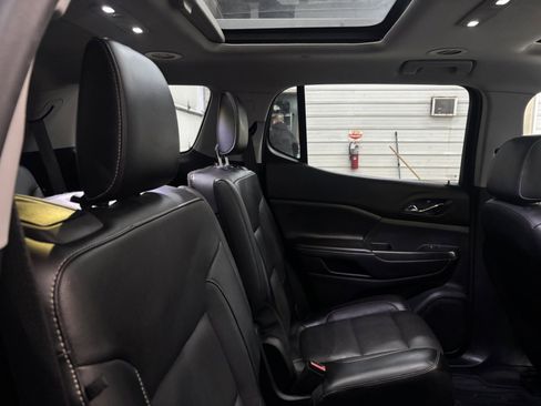 Used 2019 GMC Acadia SLT image 31