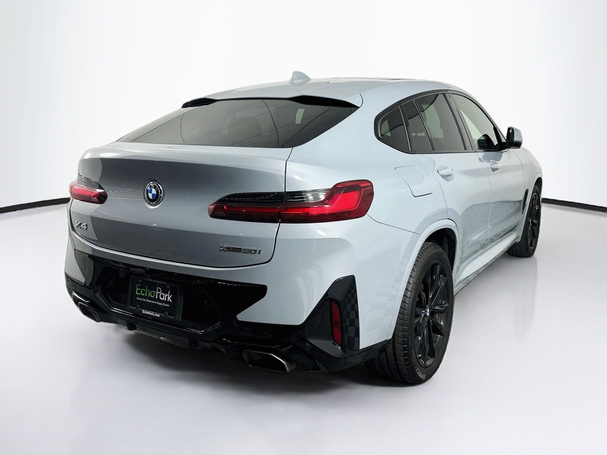 Used 2022 BMW X4 xDrive30i w/ M Sport Package AWD/4WD image 9