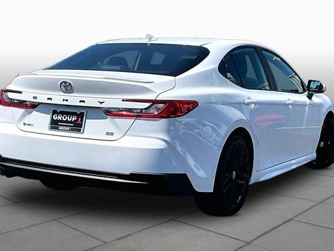 Used 2025 Toyota Camry SE FWD image 13