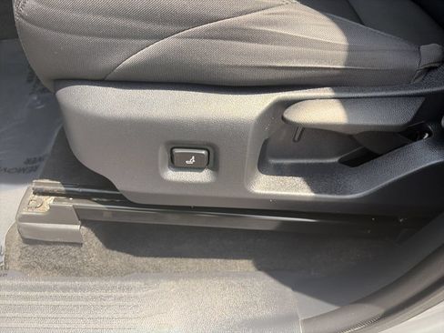 Used 2024 Toyota Tacoma SR RWD image 13