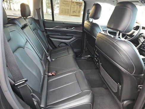 Used 2023 Jeep Grand Cherokee Limited w/ Luxury Tech Group II image 16