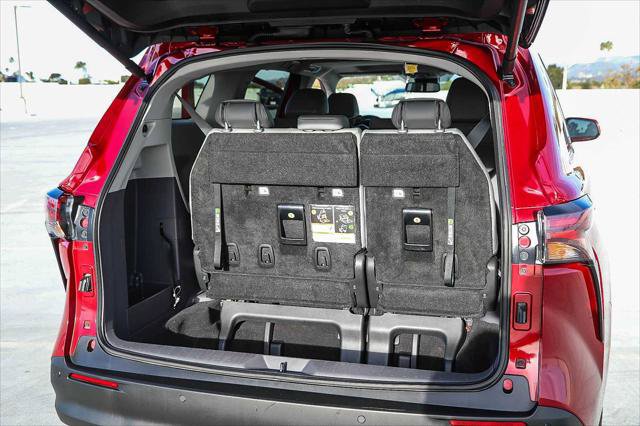 Certified 2023 Toyota Sienna XLE FWD image 24