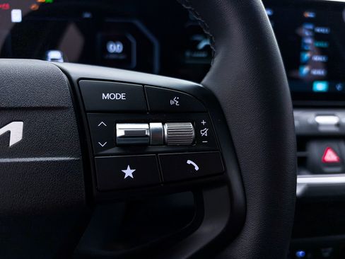 Certified 2025 Kia K4 EX image 30