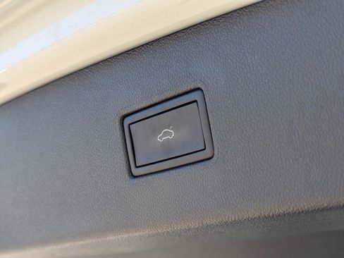 Used 2022 Volkswagen Tiguan SE AWD/4WD image 28