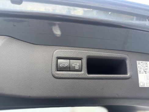 Certified 2022 Toyota Venza XLE image 18