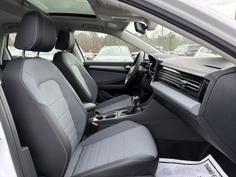 New 2026 Volkswagen Jetta SE FWD image 19