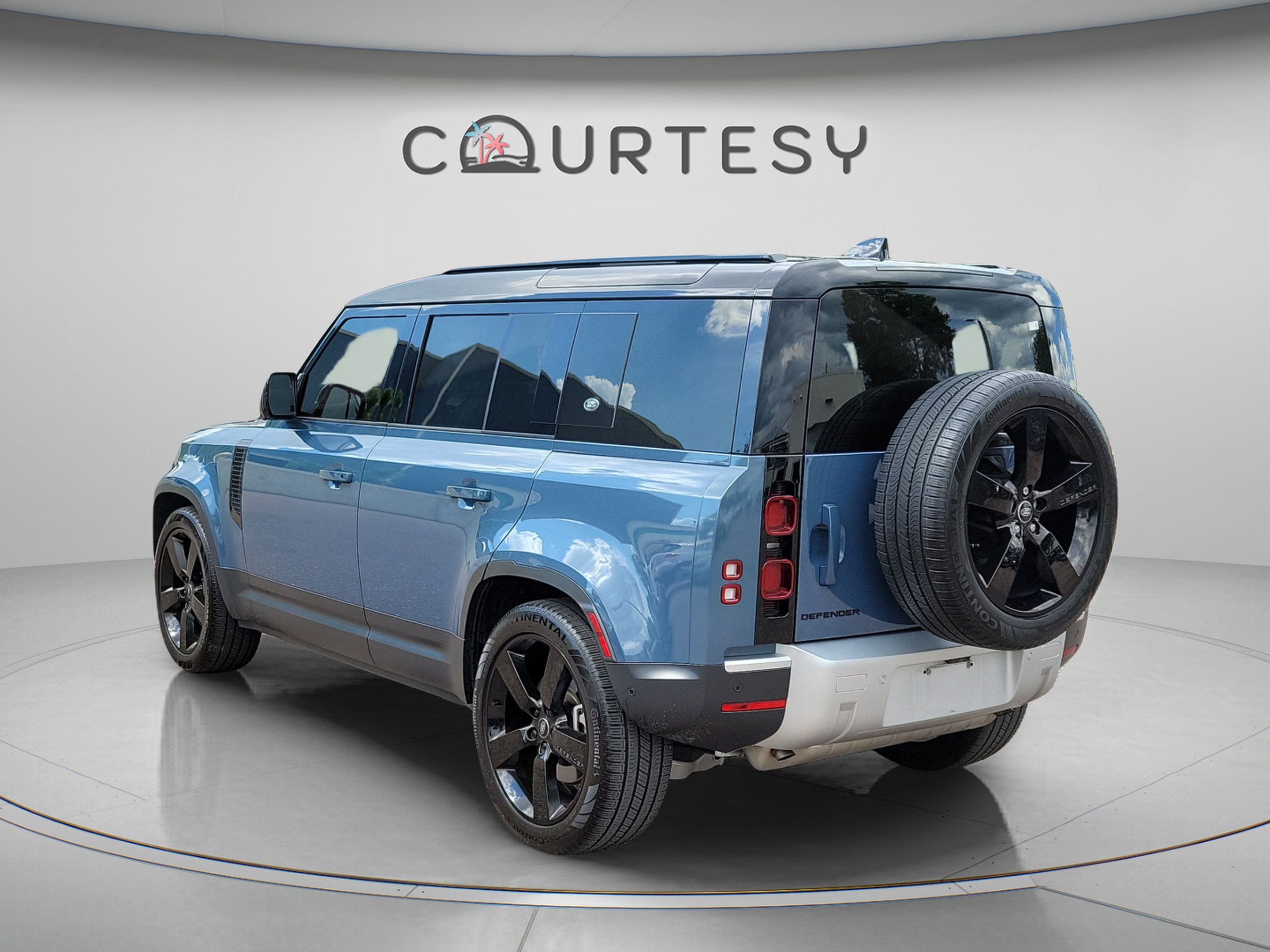 Used 2023 Land Rover Defender 110 S AWD/4WD image 6