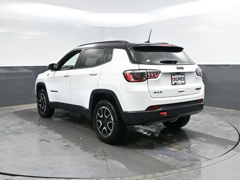 Used 2025 Jeep Compass Trailhawk AWD/4WD image 8