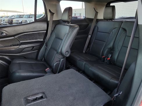 Used 2019 GMC Acadia SLT w/ LPO, Black Accent Package image 16