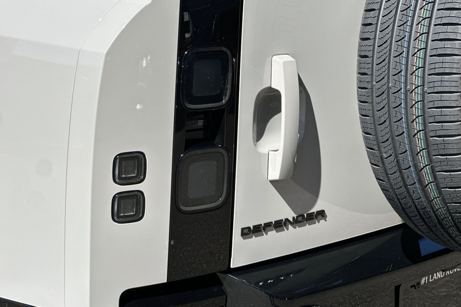Used 2026 Land Rover Defender 130 X-Dynamic SE AWD/4WD image 30