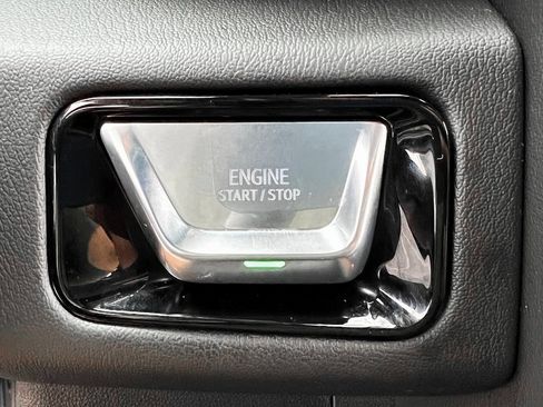 Used 2025 GMC Yukon Denali image 9