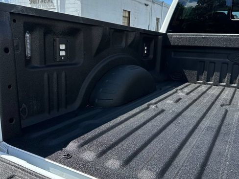 Used 2025 Ford F350 Lariat w/ Lariat Ultimate Package AWD/4WD image 24
