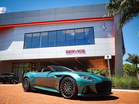 Used 2023 Aston Martin DBS Superleggera Volante image 31