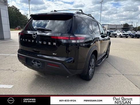 Certified 2024 Nissan Pathfinder SV image 4