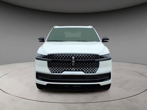 New 2025 Lincoln Navigator Reserve AWD/4WD image 15