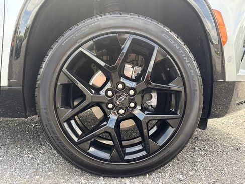 Used 2024 Chevrolet Traverse RS AWD/4WD image 25
