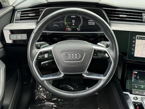 Used 2022 Audi e-tron Premium AWD/4WD image 18