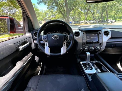 Used 2018 Toyota Tundra SR5 w/ SR5 Upgrade Package AWD/4WD image 8