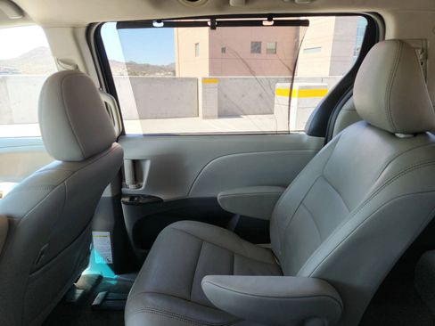 Used 2015 Toyota Sienna XLE w/ XLE Navigation Package image 31