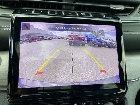 Certified 2023 Jeep Grand Cherokee Overland AWD/4WD image 14