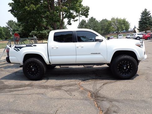 Used 2019 Toyota Tacoma TRD Sport AWD/4WD image 5