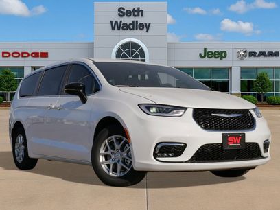 New 2026 Chrysler Pacifica Select