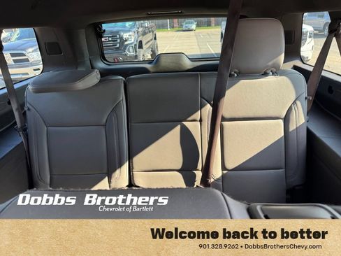 Used 2024 Chevrolet Suburban LT RWD image 19
