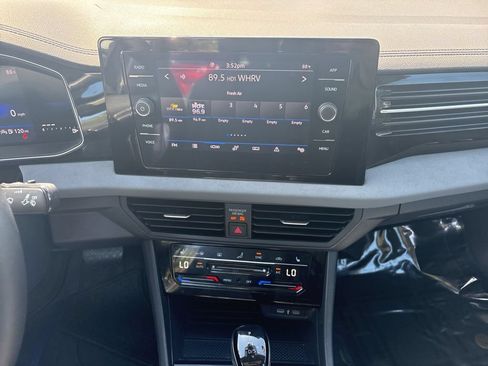Used 2025 Volkswagen Jetta SE FWD image 20