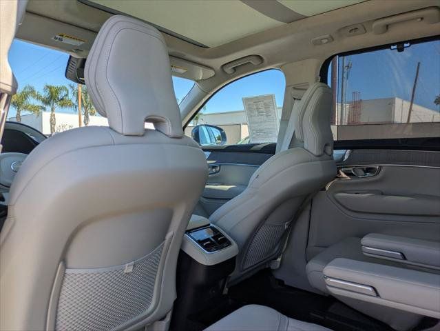 Used 2025 Volvo XC90 B6 Ultra w/ Lounge Package AWD/4WD image 24