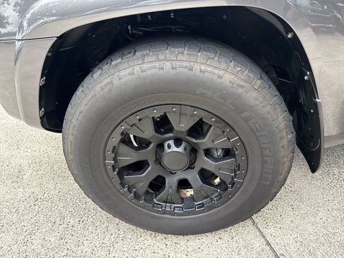 Used 2017 Toyota 4Runner SR5 Premium RWD image 11