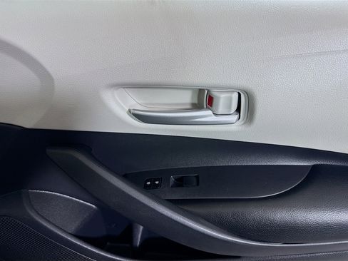 Used 2020 Toyota Corolla LE image 30