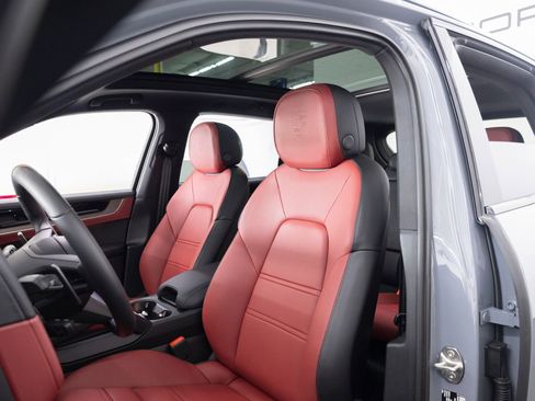 Certified 2026 Porsche Cayenne S AWD/4WD image 5