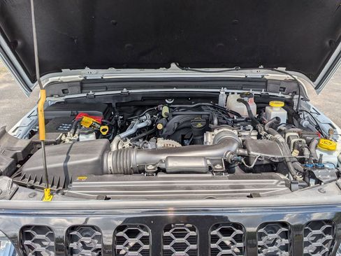 Certified 2022 Jeep Gladiator Willys image 41