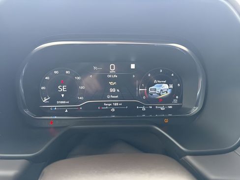 Used 2022 GMC Yukon XL SLE w/ Gmc Pro Safety Plus Package AWD/4WD image 17